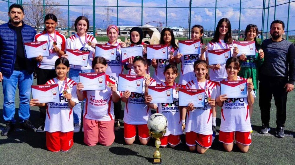 Kız Futbol Takımımız İl Şampiyonu Olarak İller Arası Turnuvalara Katılma Hakkı Elde Etti